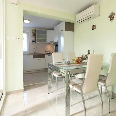 Beach Apartment *